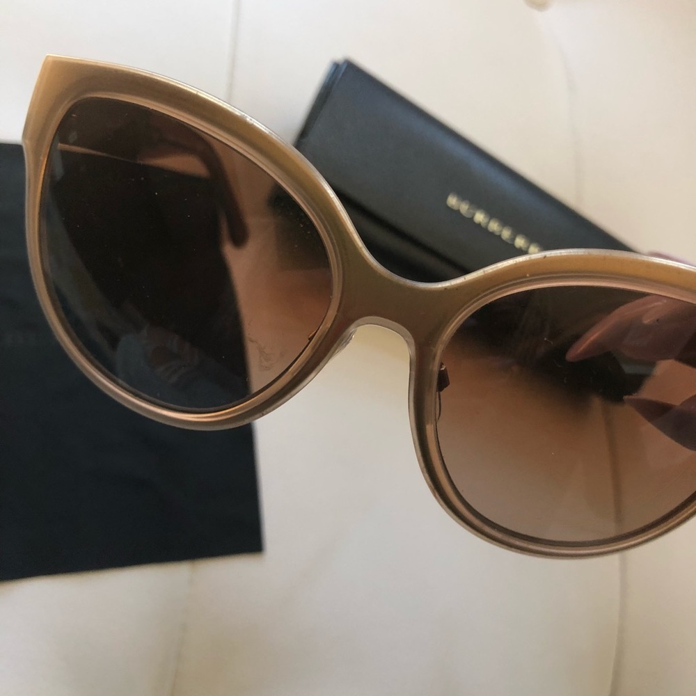100% authentic Burberry sunglasses